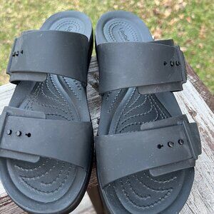 Crocs Women's Brooklyn Low Buckle Black Sandal size 9
